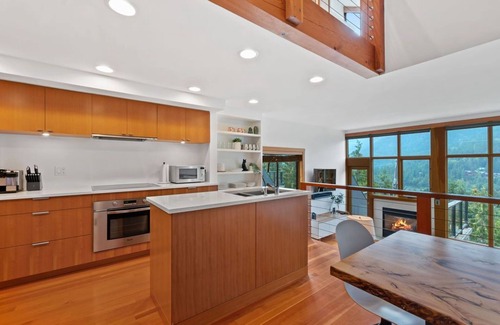 Whistler Creekside House | Come find yourself in the Whistler 'Treehouse'