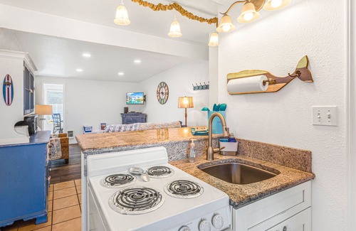 Ocean Shores Condo | Come for the Surf & Stay at Sandy Days Condo