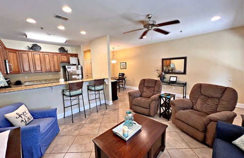 Gulf Shores Condo | 👣 Come get your toes in the sand ~ and a cold drink in your hand! 🍹