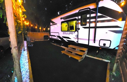 Woodford Park House | Come Glamping in this luxurious 2022 RV in DT FT MYERS, Very Private Space!