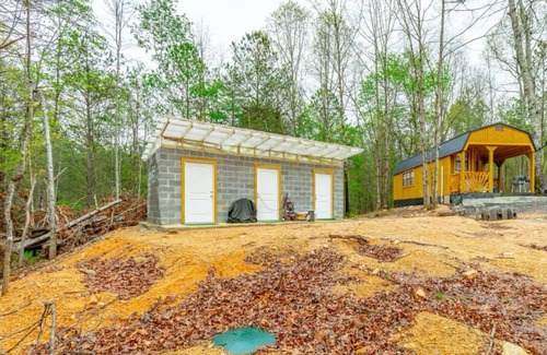 Cedar Bluff Cabin | Come glamping with us! Cozy cabin with 1 bedroom and AC, WiFi in Leesburg!