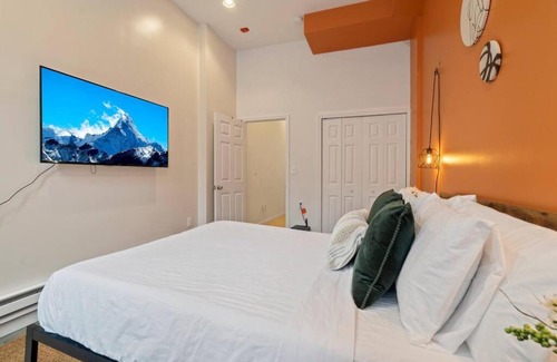 North Philadelphia West Apartment | COME HOME TO GROCERIES! ENTIRE APT, NEAR CNTR CiTY