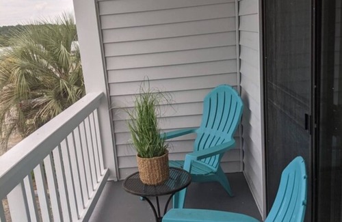 Summerton Apartment | Come on Down to Goat Island!n