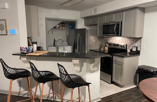 Chattanooga House | Come Relax and fall in love with your home away from home in this lovely, cozy completed renovated house. This home has a side deck along with a huge back yard. This house is centrally located in Downtown Chattanooga, all the while being conveniently a.