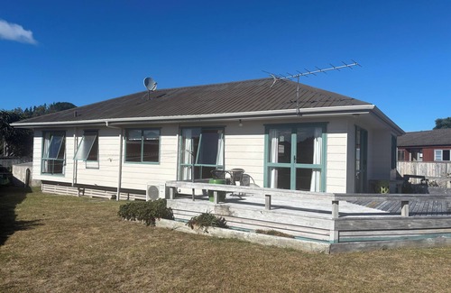 Cooks Beach House | Come & relax in our fully fenced home away from home - 3 min walk to Cooks Beach