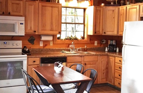 Sevierville Cabin | Come relax in our privately located but convenient cozy cabin !