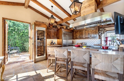 Hollywood Dell House | Come See Why We're 5-Stars! 3 mi Universal Studios. Dogs Ok