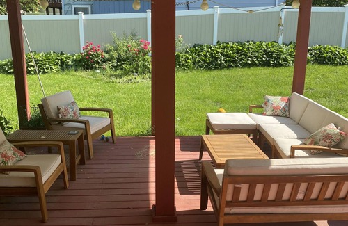Arnold House | Come Seize the Bay! 4 miles from the Navy Campus
