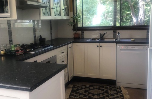 Bundanoon House | Come stay at our Cosy Cottage in Bundanoon. Short walk to cafes and restaurants.
