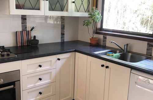 Bundanoon House | Come stay at our Cosy Cottage in Bundanoon. Short walk to cafes and restaurants.