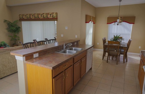 Highgate Park Villa | Come stay at the Highgate Park Villa for a relaxing stay!