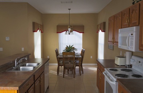 Highgate Park Villa | Come stay at the Highgate Park Villa for a relaxing stay!