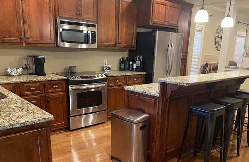 Huntsville House | Come Stay in a Five Star House. Pet Friendly with no Pet Fee