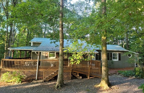 Clarkesville Cottage | Come stay on the farm! King Bed Hot tub minutes from Alpine Helen GA