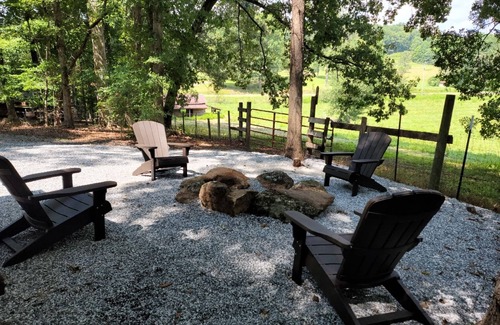 Clarkesville Cottage | Come stay on the farm! King Bed Hot tub minutes from Alpine Helen GA