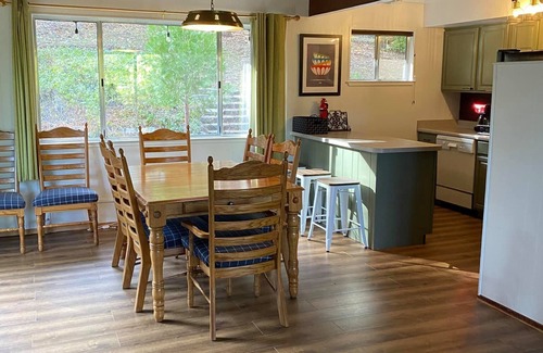 Glencoe House | Come stay & play in our family-friendly cabin.your very own mountain getaway!