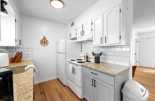 Wichita Apartment | Come stay with us at this modern 2, bed 1 bath apartment located in West Wichita