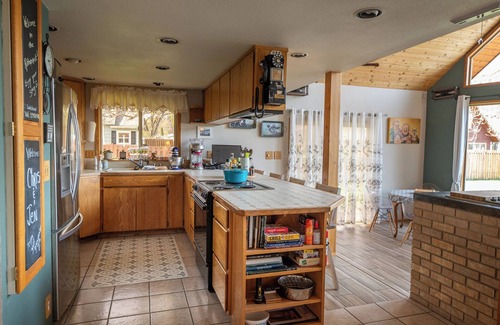 Oroville House | Come to Oroville and stay at the Robbins Nest, your home away from home.