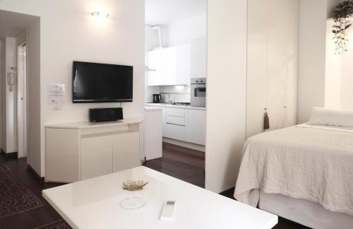 Guastalla Apartment | ComeCasa Flowery Terraced Apartment