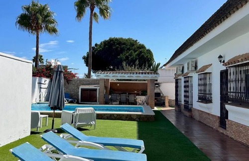 Chiclana de la Frontera Villa | Comfortable villa with private pool in Chiclana de la Frontera, Andalusia, Spain for 10 persons