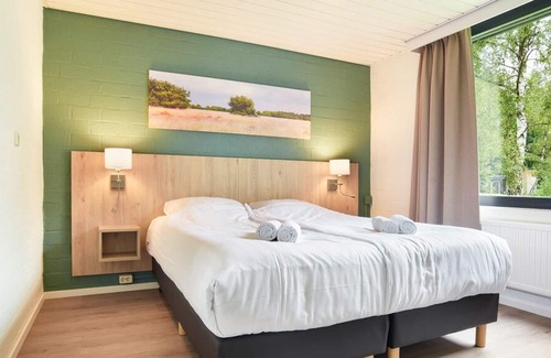 Hapert House | Comfort 8-person bungalow in the holiday park Landal Het Vennenbos