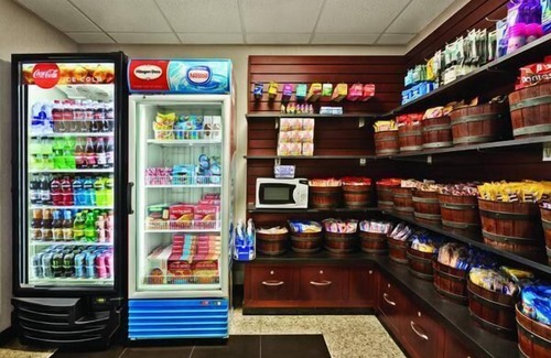 Fort Worth Hotel | Comfort and Convenience! 2 Comfortable Units, Indoor Pool, Bar, Free Parking
