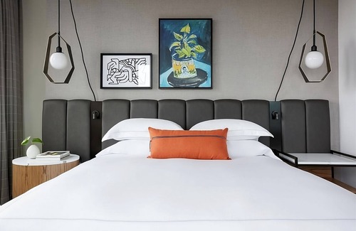 Downtown Fort Worth Hotel | Comfort and Convenience! Pets Allowed, Close to Modern Art Museum of Fort Worth!