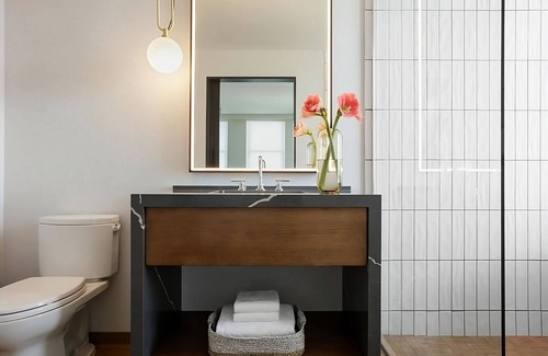 Downtown Fort Worth Hotel | Comfort and Convenience! Pets Allowed, Close to Modern Art Museum of Fort Worth!