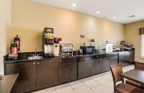 Saint Landry Hotel | Comfort and Convenience at Knights Inn Bunkie! Free Parking, Free Breakfast