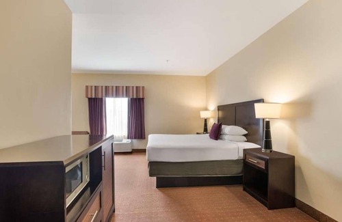 Saint Landry Hotel | Comfort and Convenience at Knights Inn Bunkie! Free Parking, Free Breakfast
