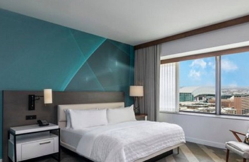 Downtown Houston Hotel | Comfort and Convenience! Pet-friendly Unit, Close to Discovery Green Park!