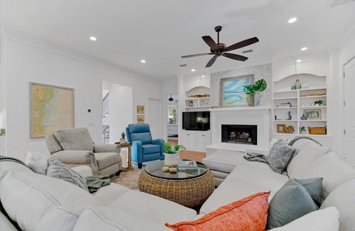 King City House | Comfort and Elegance at the Pier Village