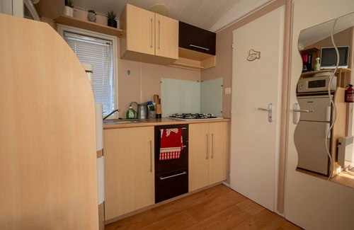 Les Mathes RV Rental | Comfort and Relaxation at Les Mathes: Mobilehome for 6 with Private Garden and Access to Tennis