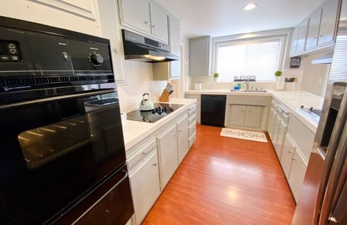 Greenbriar House | Comfort and Relaxation in Multi-Million $ area!