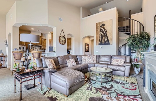 Lakeway Condo | Comfort and Serenity by the Lake w/Pool & Spa