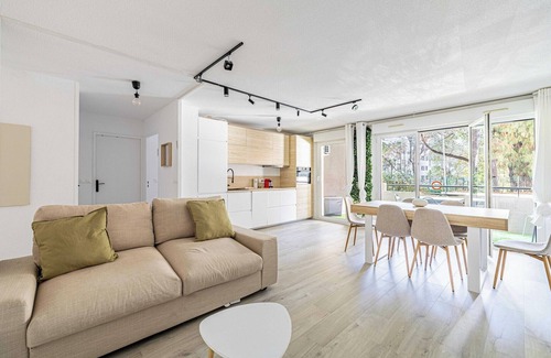 California - Pezou Apartment | Comfort and serenity with A/C, Parking and Balcony