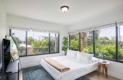 Bay Harbor Islands Apartment | Comfort and Style 2 Bed 1 bath 2 min to the Beach!