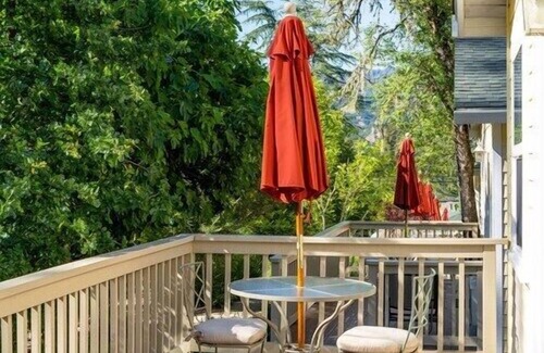 Calistoga Cottage | Comfort and Style in Our Queen Cottage