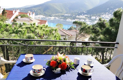 Llanca Apartment | Comfort and tranquility, 50m to the sea, 200m to the beach and the Port - WiFi