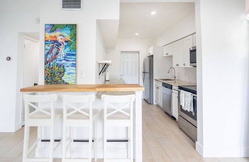 Bay Harbor Islands Apartment | Comfort and Style 2 Bed 1 bath 2 min to the Beach!