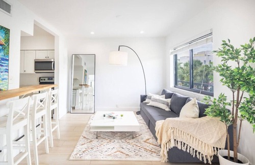 Bay Harbor Islands Apartment | Comfort and Style 2 Bed 1 bath 2 min to the Beach!