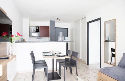 Divonne-les-Bains Apartment | Comfort Aparthotel Divonne La Versoix