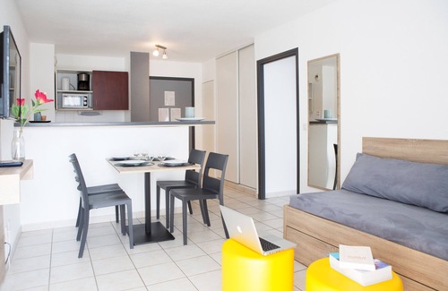 Divonne-les-Bains Apartment | Comfort Aparthotel Divonne La Versoix