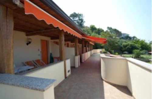 Santa Maria Apartment | Comfort Apartment with Oleander Garden - at Le Casette sul Mare