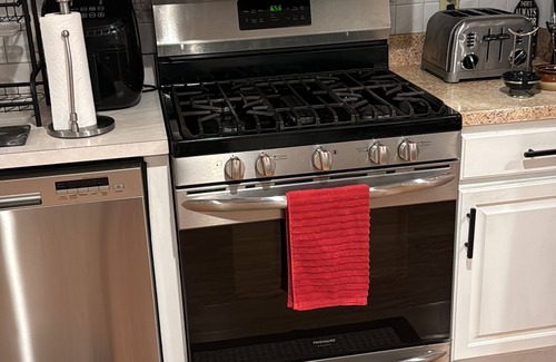 Ironbound District Apartment | Comfort apartment near Newark Airport with fitness room and AC in the ironbound.