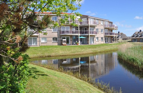 Julianadorp aan zee Condo | Comfort apartment with terrace, directly behind the dunes, only 7 minutes to the beach