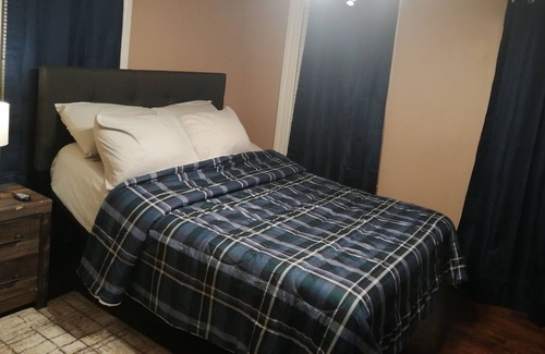 Quincy House | Comfort away from home -4mins walk to Quincy Adam t/station & 0 sec to b/stop