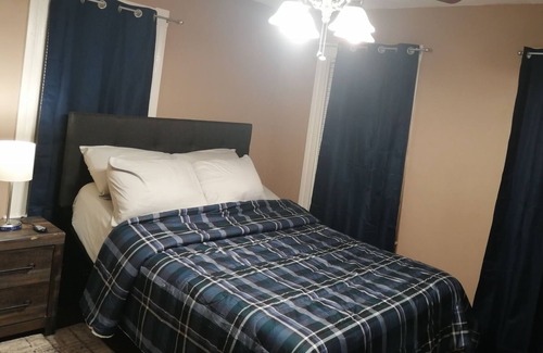 Quincy House | Comfort away from home -4mins walk to Quincy Adam t/station & 0 sec to b/stop