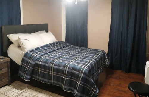 Quincy House | Comfort away from home -4mins walk to Quincy Adam t/station & 0 sec to b/stop