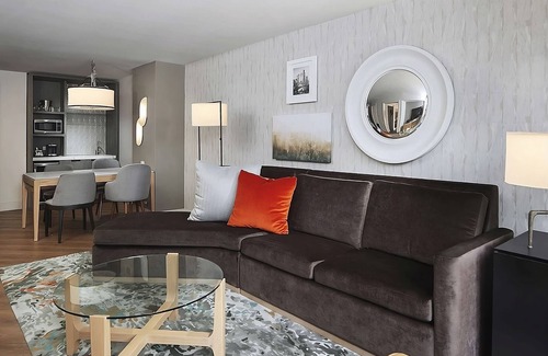 Streeterville Hotel | Comfort & Convenience, 4 Relaxing Units, Outdoor Swimming Pool, Parking